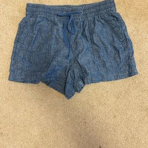 Blue denim gap shorts in size small that tie in the front